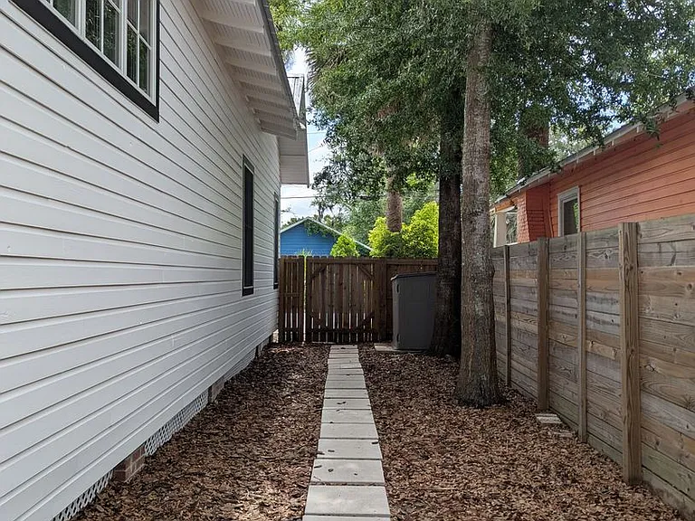 720 NW 3rd St — Photo 44
