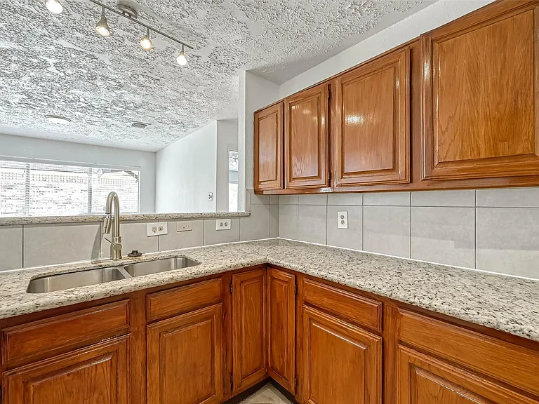 16319 La Luna Dr — Photo 21