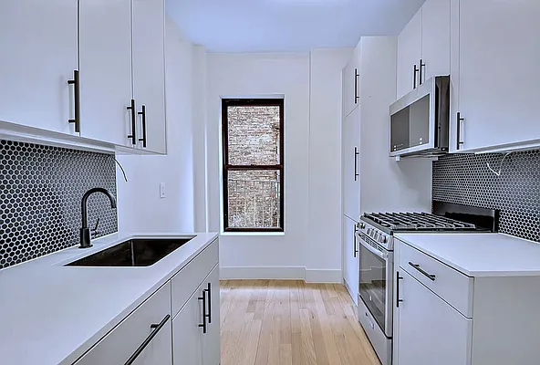 Rented by Akam Sales and Brokerage | media 4