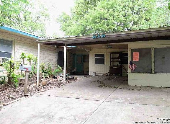5th image of 818 W Crestline Dr