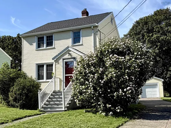 3058 Connaught Ave, Halifax, NS B3L 3A4