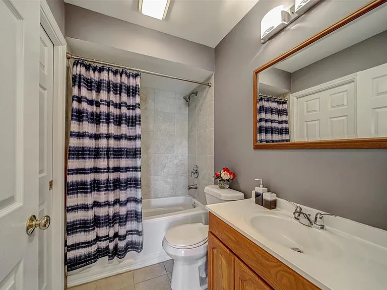 5S530 Scots Dr #18F — Photo 15