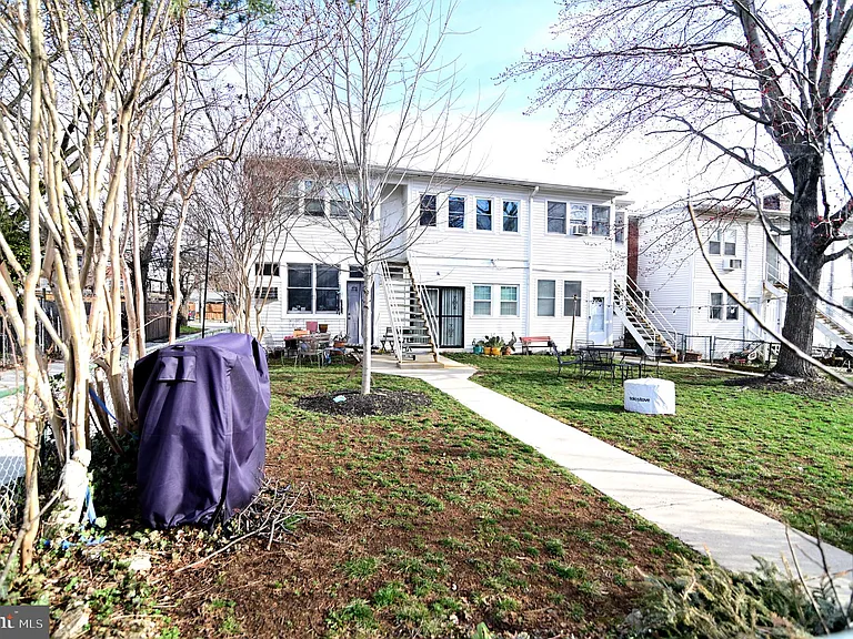 713 Hamlin St NE #1 — Photo 34
