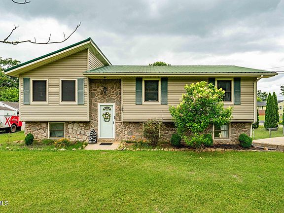 5th image of 147 Hillcrest Cir