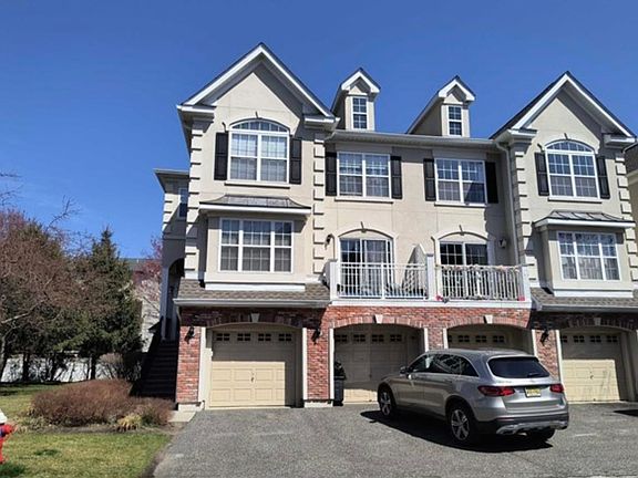2nd image of 142 Blue Heron Dr