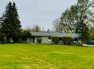 10201 N Fenton Rd, Fenton, MI 48430