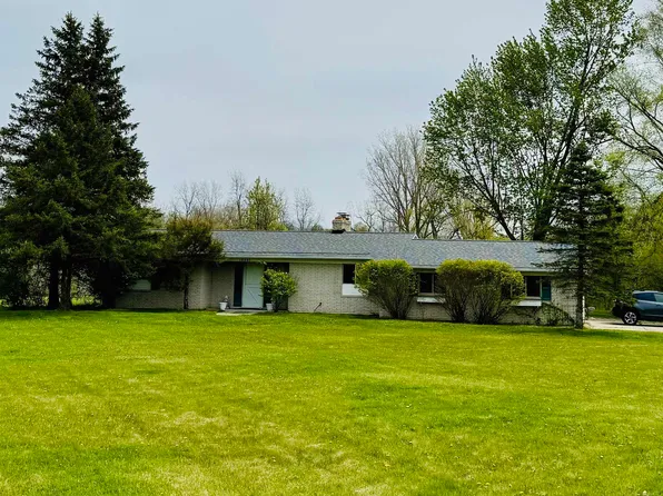 10201 N Fenton Rd, Fenton, MI 48430