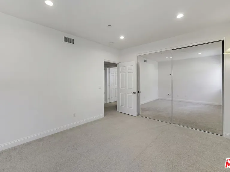 1820 Benecia Ave #402 — Photo 57