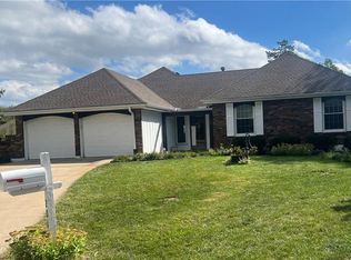 201 NE Oak Tree Cir, Lees Summit, MO 64086