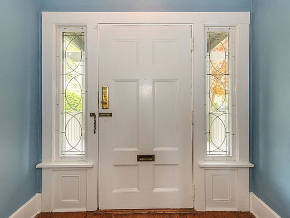 3rd image of 104 Gates Ave