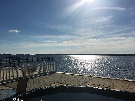3rd image of 213 Bay Stream Dr