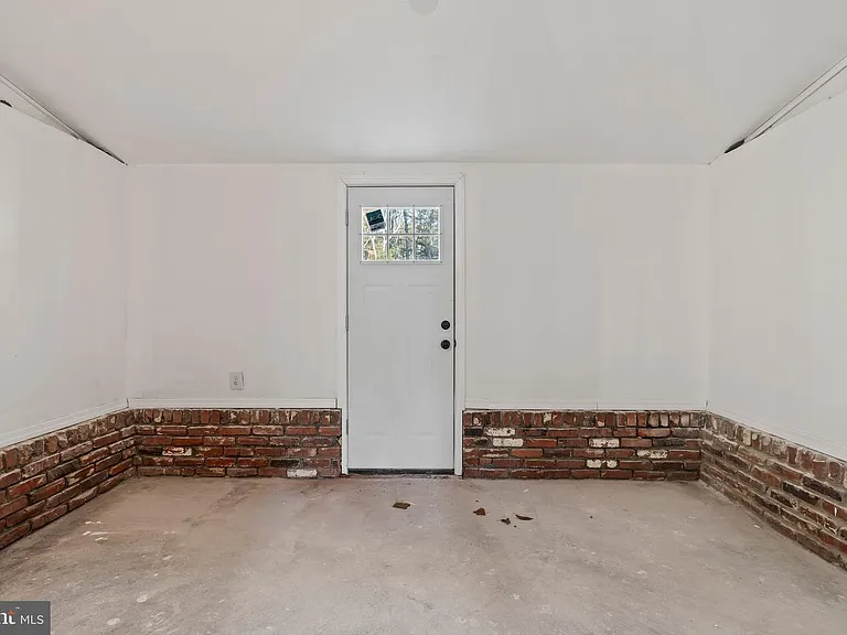 2344 Fernwood Ave — Photo 30