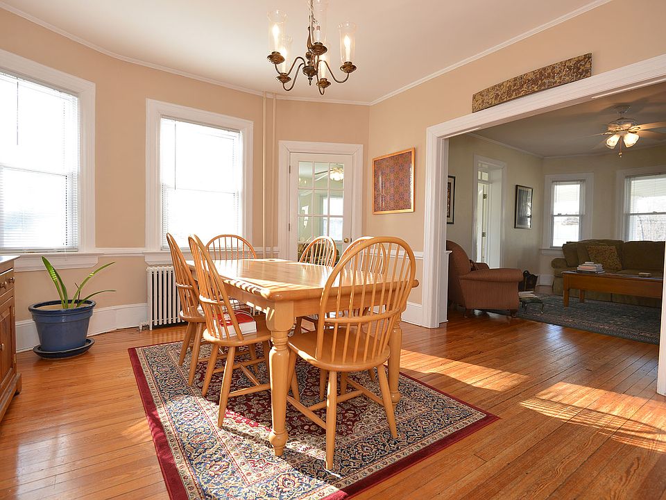 2nd image of 31 Lincoln Ave