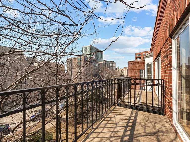 1700 Hinman Ave #3C — Photo 2