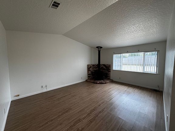 3rd image of 3525 Tracey Ct