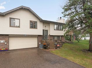 916 Lawnview Ave, Shoreview, MN 55126