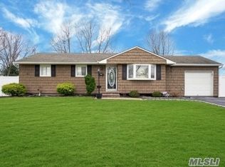 2709 Connecticut Ave, Medford, NY 11763