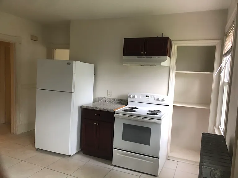 37-39 E Raymond St #1 — Photo 6