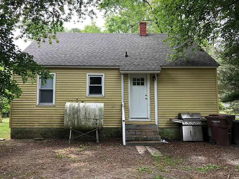 1502 Rose Dr — Photo 2