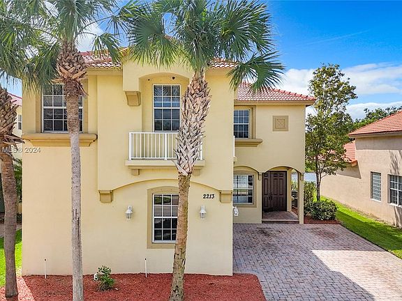 4th image of 2213 SW Newport Isles Blvd