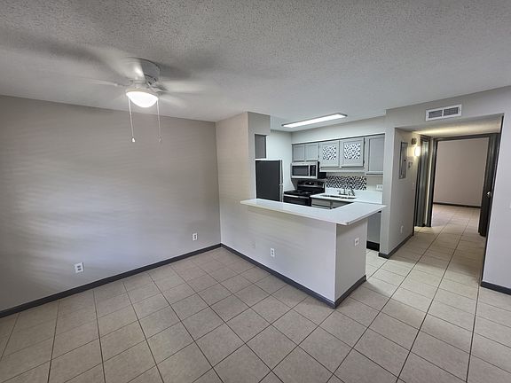 3rd image of 999 12th St #4