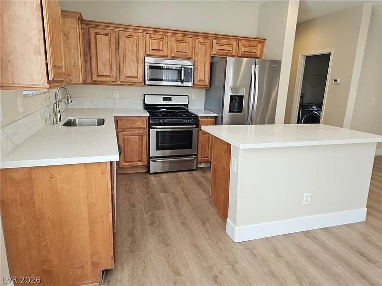 1018 Garnet Ridge Ct — Photo 8