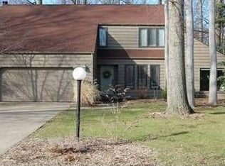 32574 Spinnaker Dr, Avon Lake, OH 44012