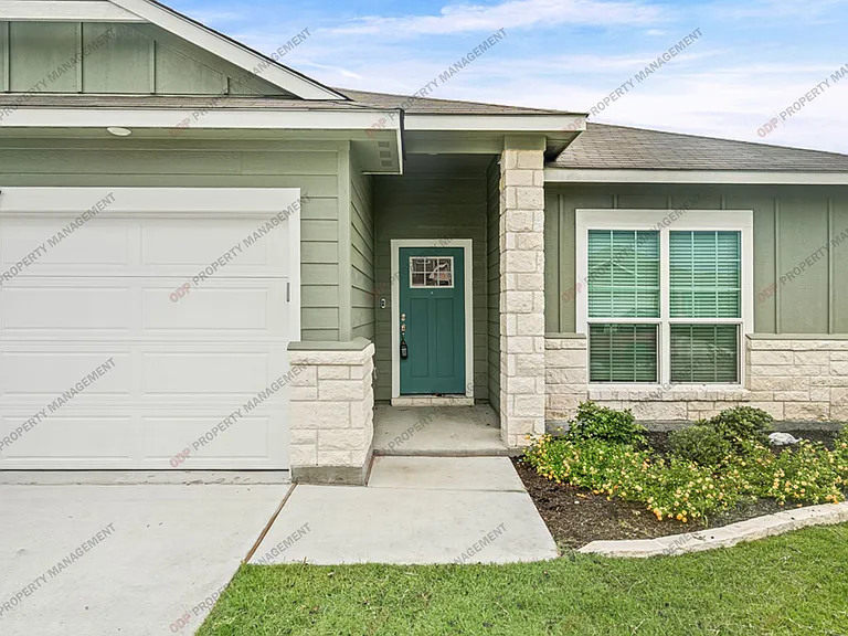 2717 Fox River Dr — Photo 2