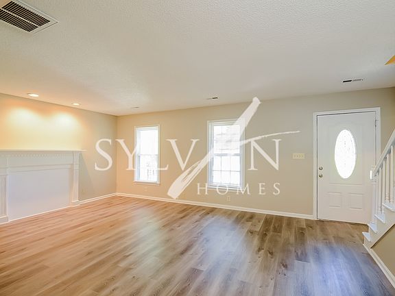016-photo-living-room-11707866_09022022