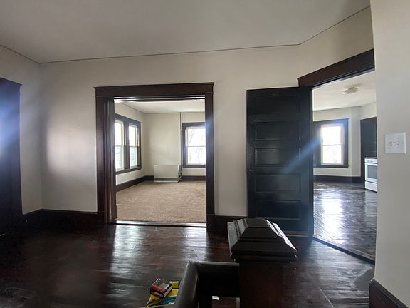 4th image of 139 E Hollis St