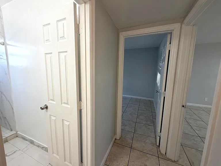 915 NE 8th St #104 — Photo 7