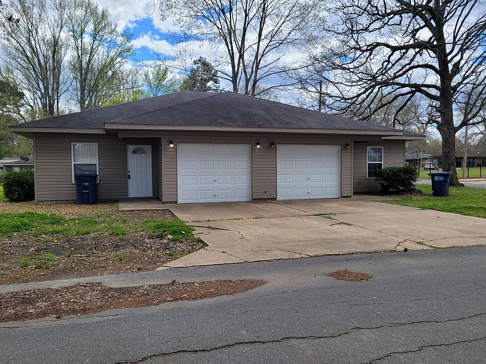 Front of the Duplex. The one on the left is the unit available.
