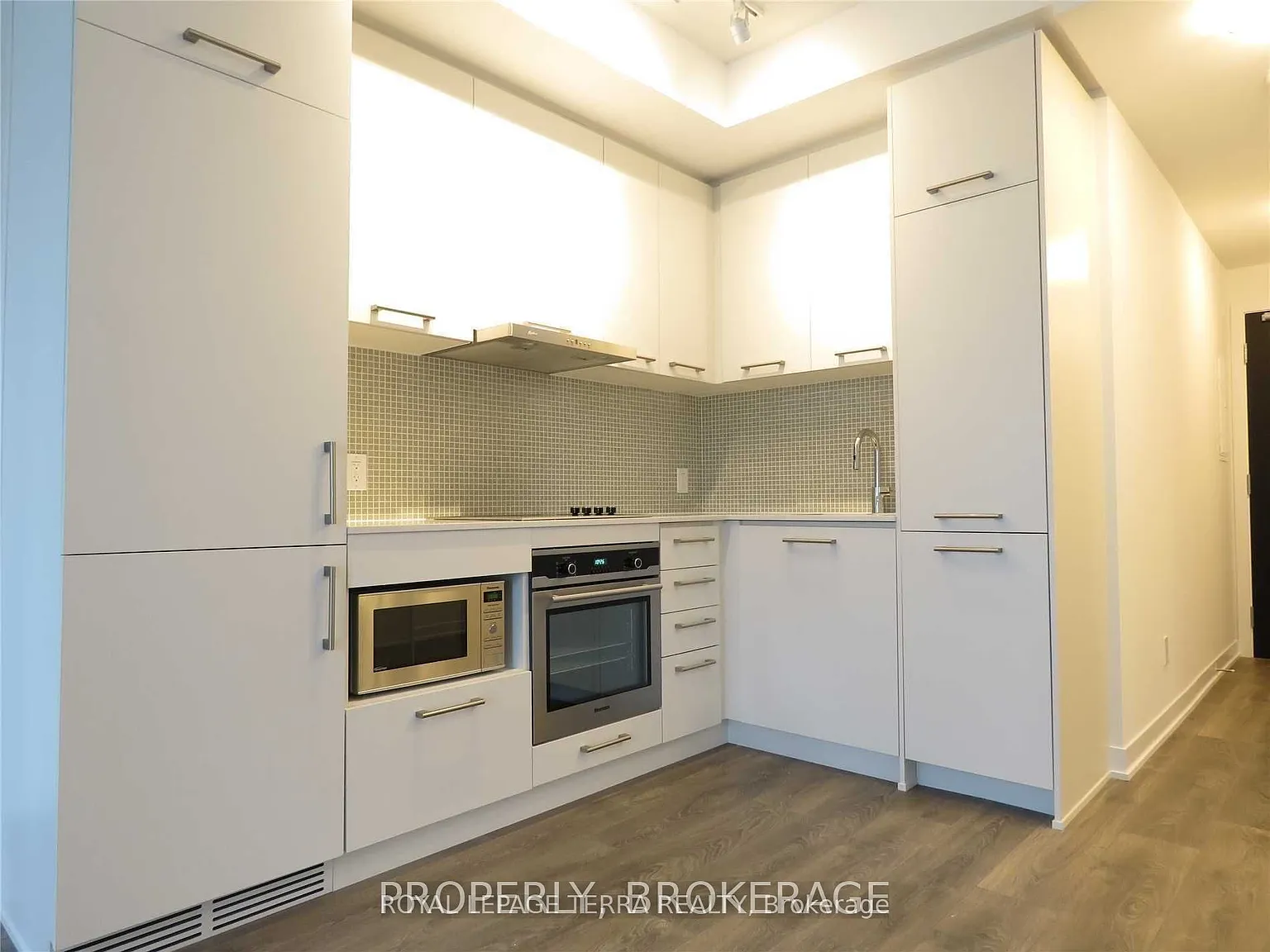 1 bed, $2,300 — Photo 4
