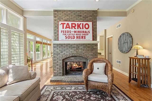 1st image of 1867 Bent Oaks Ct