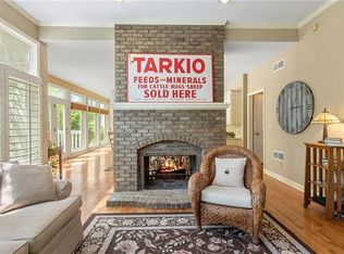 1867 Bent Oaks Ct, Liberty, MO 64068