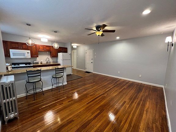 3rd image of 68 Linden St APT 4