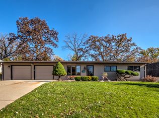 307 Walnut Dr, Streamwood, IL 60107