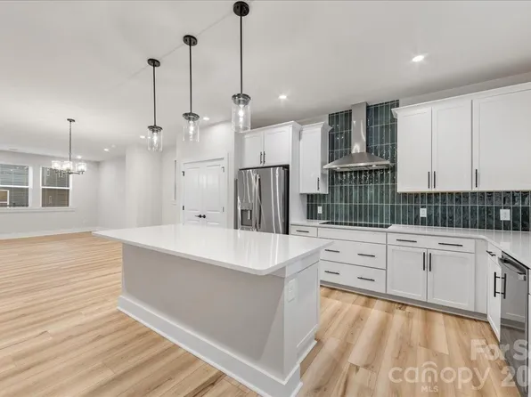 6023 Pivot Ct, Charlotte, NC 28205