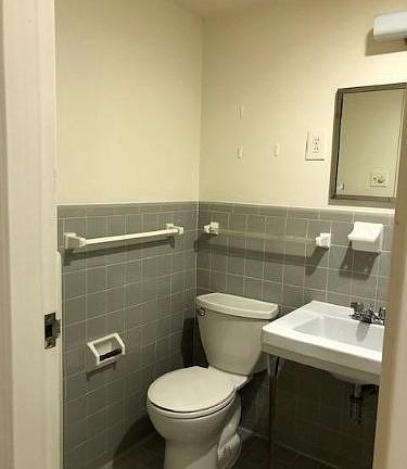 2nd image of 10401 Grosvenor Pl APT 1007