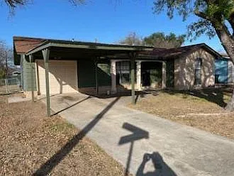 3 bed, 1.5 bath, 1092 sqft, $1,300 — Photo 2