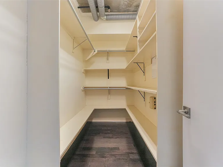 2000 Bagby St #2401 — Photo 8