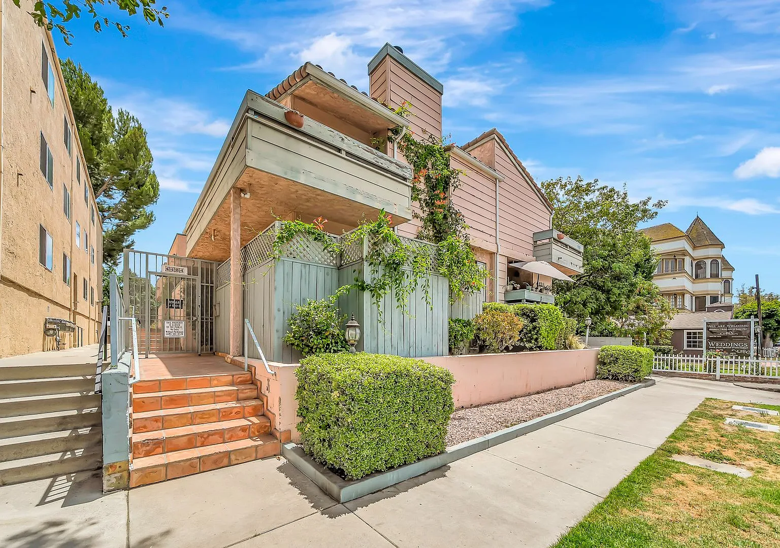 Beautiful 3 Bed | 3 Bath in Prime Studio City — Photo 3