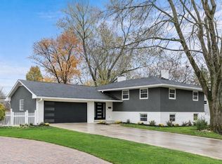 1530 Pemberton Dr, Columbus, OH 43221