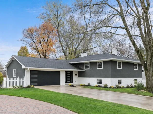 1530 Pemberton Dr, Columbus, OH 43221