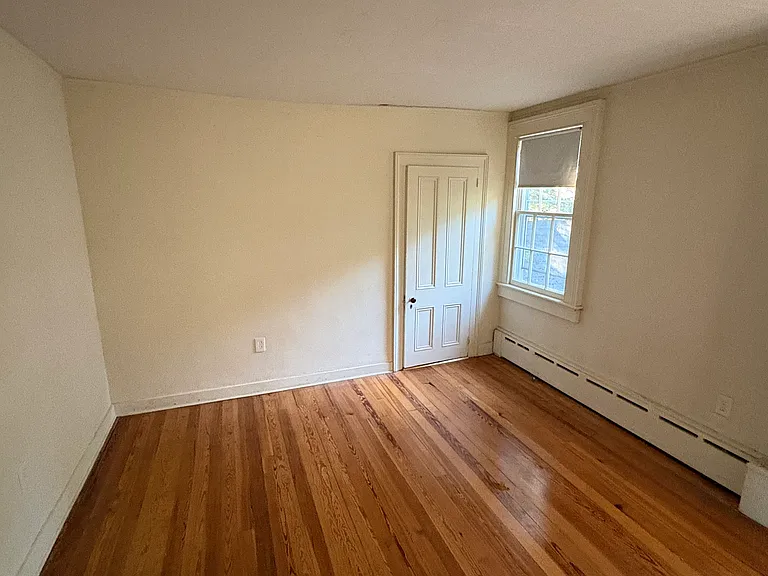185 Broadway — Photo 2