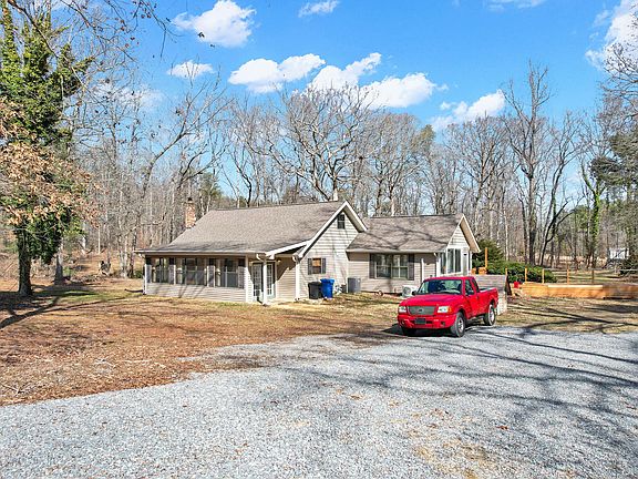 3rd image of 406 Payne Ln