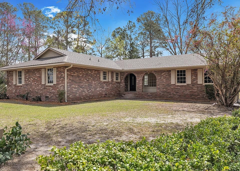 1st image of 829 Parkview Cir