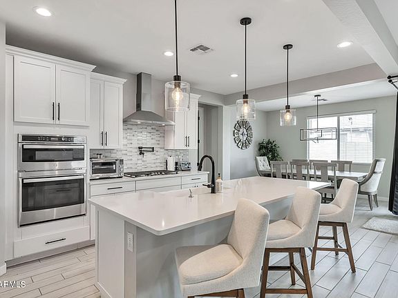 5th image of 7526 W JONES Avenue