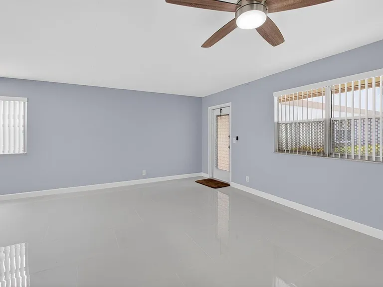 11 Brittany Ave #A — Photo 10