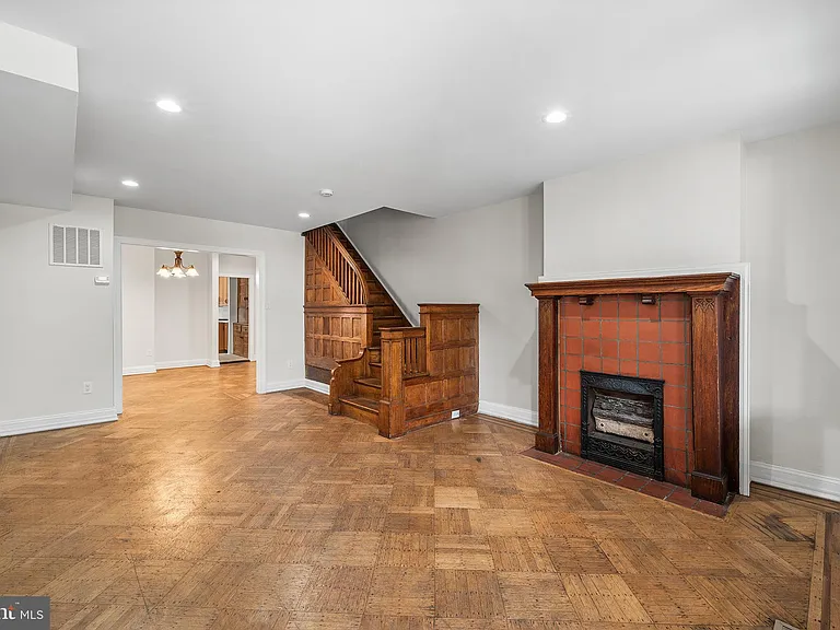 619 S 42nd St — Photo 1